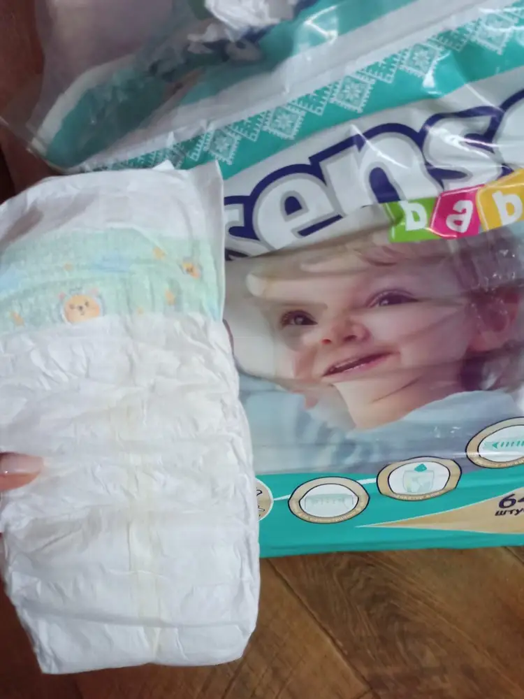 Подгузники нравятся, функцию выполняют , хорошо сидят. Брала раньше размер 5 этой фирмы с синим рисунком , сели по размеру, потом взяла подгузники baby mom  в оранжевой пачке размер 5,- они сильно маломерят и на них зелёный принт , потом решила опять взять senso с синим принтом размер 6, оказались в пачке опять те зелёные . Как так