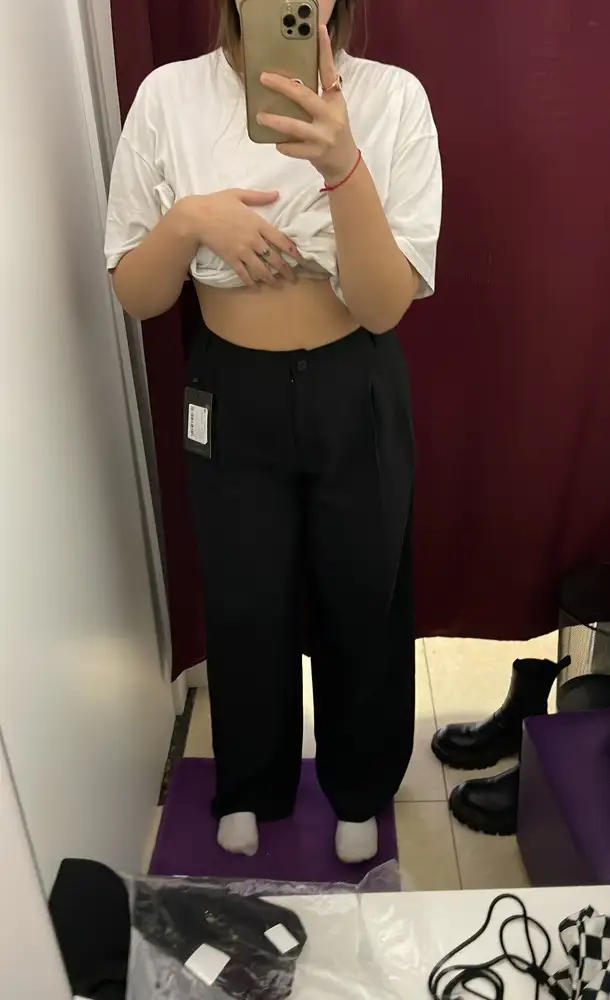 хорошие брюки, надеюсь не скатаются. очень длинные кста, на рост 173 до пола, можно ушить, но я не буду