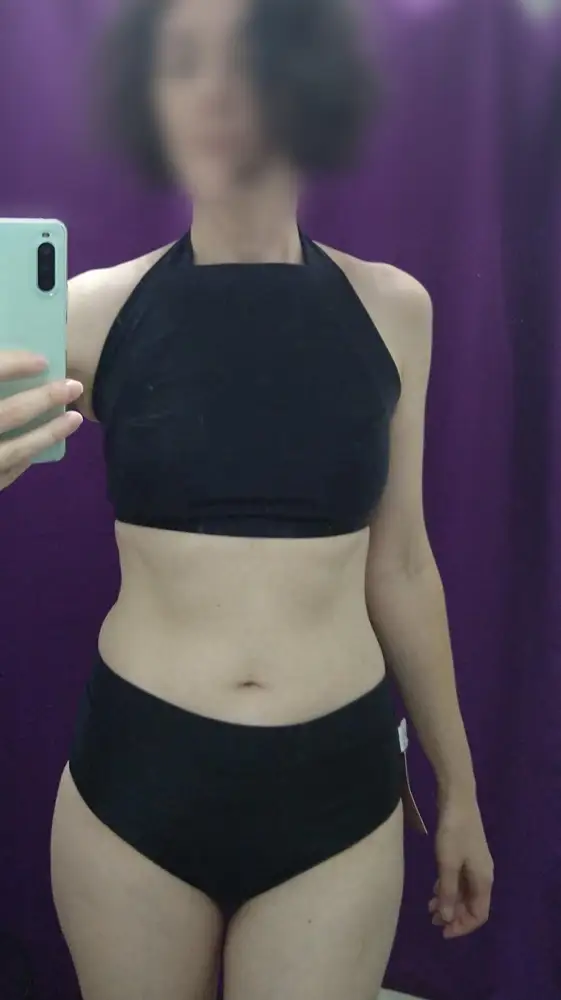 Классный лиф! Эффектная, необычная модель. Впечатление качественной ткани и хорошо сшитой вещи.
Немного жмёт под грудью, но, как правило, в мокром виде купальник сильнее тянется, и это даже хорошо. Размер груди 1,5 :)