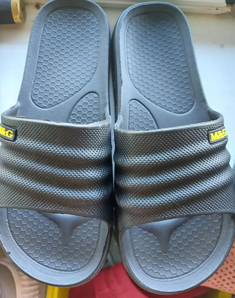 Хорошие тапки и удобные.