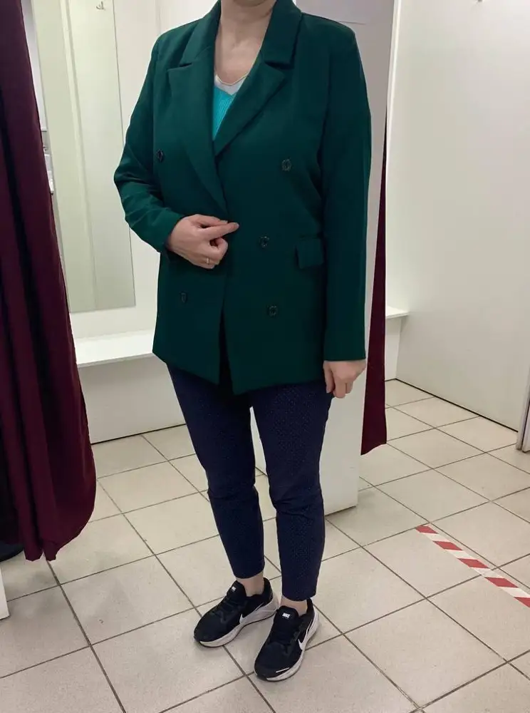 Забрала пиджак, хотела зелёный, но их нет. Купила темно зелёный. Сидит хорошо и размер соответствует. Качество хорошее, за это больше всего переживала..