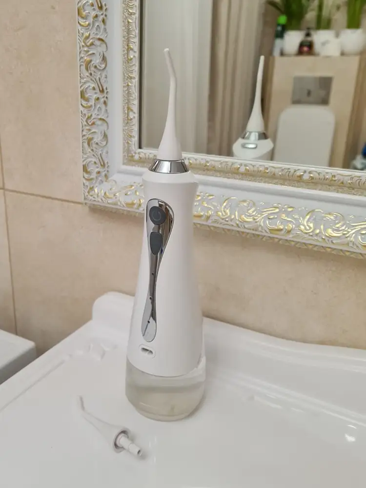 Удобный, хороший напор.