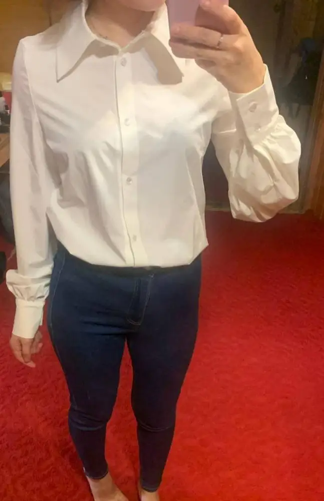 Блуза села идеально. Примерила с джинсами и брюками, мне нравится. Ткань приятная, плотная. Могу советовать к покупке, хорошая белая рубашка всегда нужна.