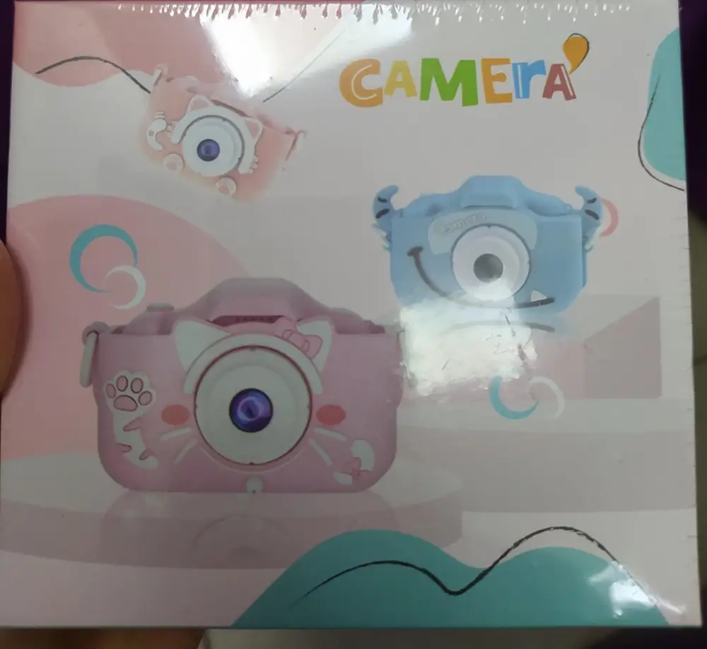 Судя по коробке, фотоаппарат совсем не к тот , что заявлен. Не возможно понять что внутри и проверить, вскрыть коробку нельзя. Отказ.