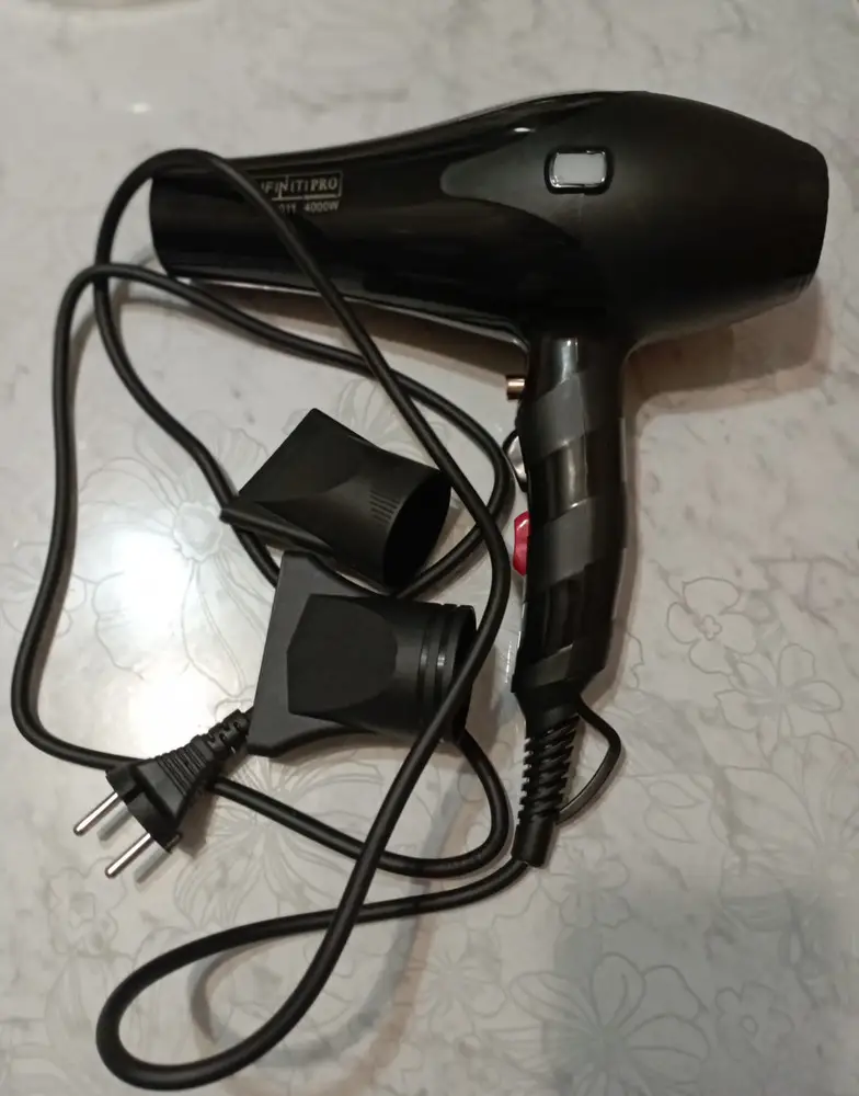 Фен замечательный во всех отношениях!!! Всё работает и даже индикатор!! Провод длинный .что оочень удобно и петелька присутствует что бы повешать !! Насадки держаться идеально!! Мощность супер))) всё что нужно в домашних условиях! Не хуже профессионального!!! 🔥а особенно порадовала цена 855))))