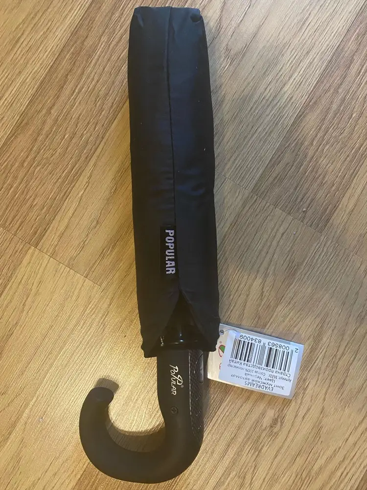 Зонт пришел быстро, без повреждений. Размер хороший, ручку удобно держать, при сильном ветре не вырвет из рук, конструкция так же достаточно прочная, что думаю позволит зонту устоять против сильного ветра, в Москве из-за высоток это большая проблема. Механизм открытия и закрытия автоматический, не надо тянуть зонт, чтобы закрыть с 10 раза, как это было в моем зонте, купленном до у другого продавца. Удобно нажал кнопку открыл, нажал еще раз-закрыл, при этом кнопку случайно не нажмешь руками в момент эксплуатации. Ткань плотная, не светит.  