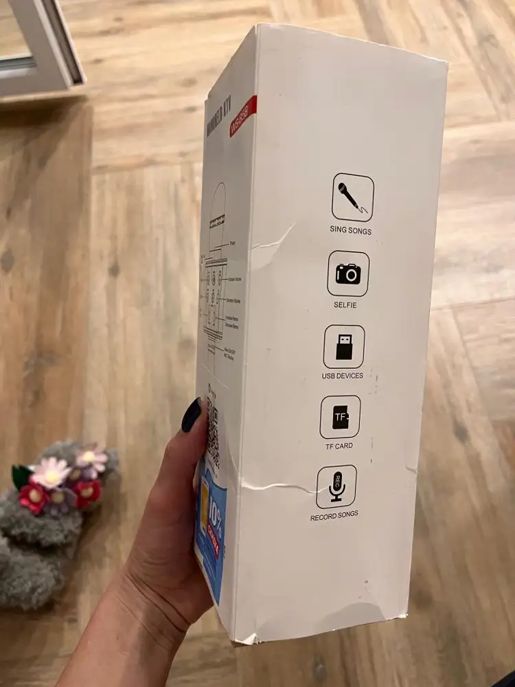 Когда заказывала микрофон страшновато было, уж очень много отзывов нехороших. Но мне повезло! Коробка немного помялась, но сам микрофон в полном порядке. Не мятый, равномерно прокрашенный. Все работает. Супер! Покупала на подарок ребёнку, уверена подарок зайдёт!