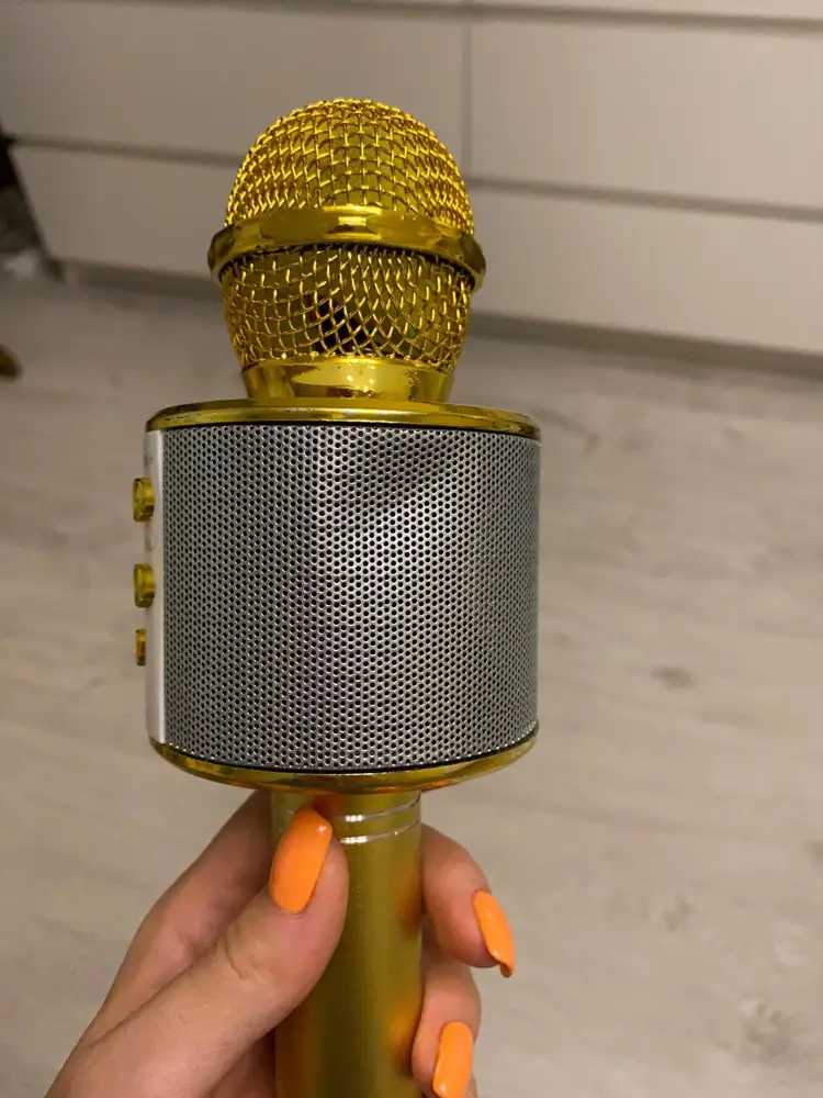 Пришёл в ужасном состоянии, мятый корпус колонки! Коробка рваная, мятая переклеенная скотчем раз 50. Подложка кривая, мятая. Вообщем такой товар не делает чести продавцу товара!