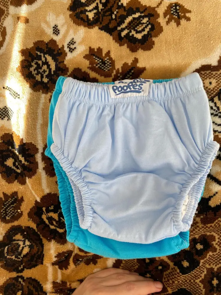 По качеству пока не пробовали, но трусики пришли явно разных размеров. Фото так не передаёт, но разница значительная