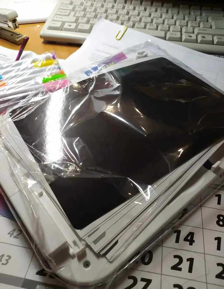 Заказывала два планшета, один пришёл вскрытый, батарейки не упакованы, внутренняя упаковка рваная. 