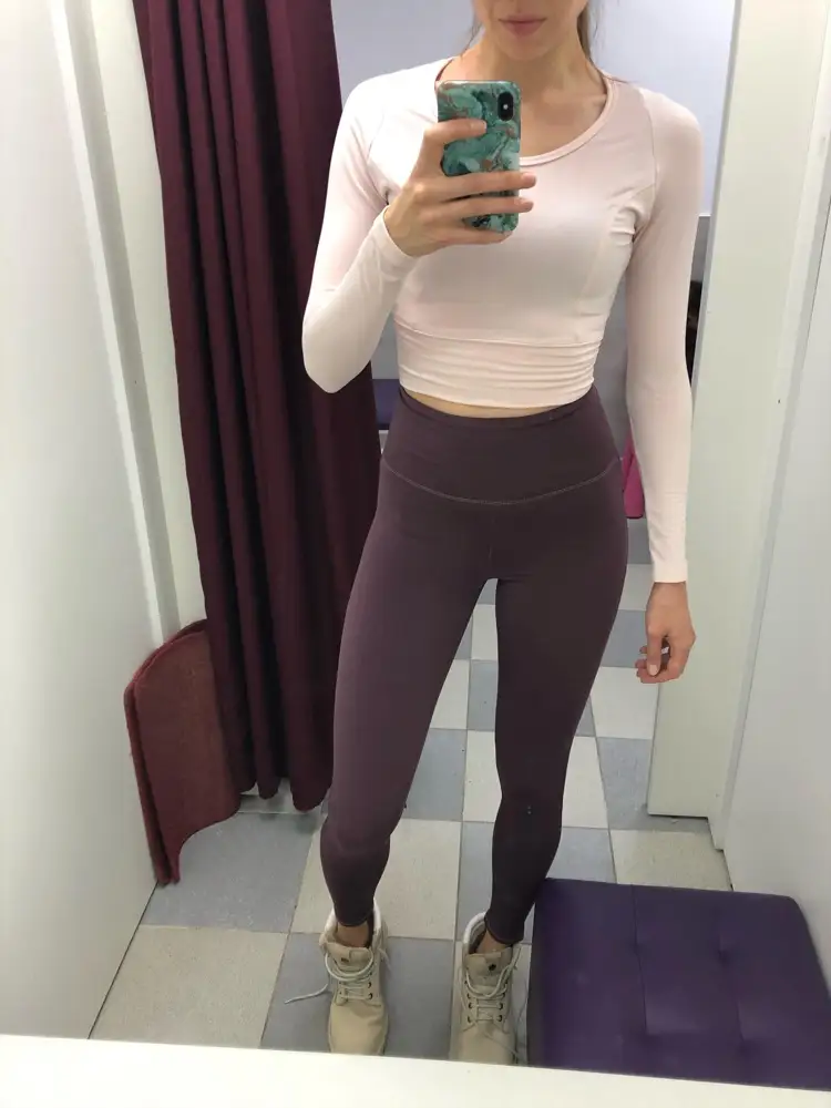 Понравились очень! Ткань плотная, эластичная, не просвечивает. Швы ровные и аккуратные. Очень хорошо утягивают но при этом не сдавливают. На свой обхват бёдер 94 см взяла размер M.
Хотелось хотя бы к чему-нибудь придраться, но не нашлось к чему! Позже закажу в другом цвете.