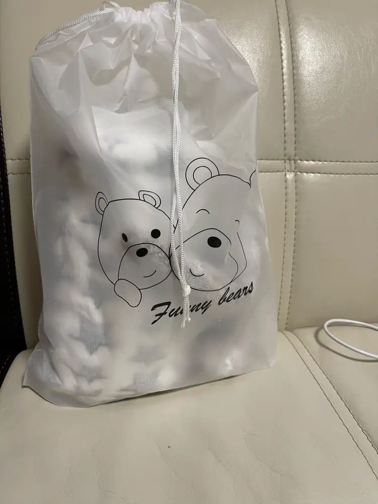 Милая упаковка, можно на подарок. Хорошее качество и пледа и игрушки. Нашего владельца ждать ещё примерно месяц☺️ но думаю он останется доволен) спасибо продавцу