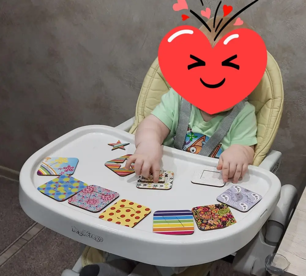 одна из любимых игрушек сына (1,5 лет). Думала, подойдёт на более старший возраст, а он её как взял и не хочет отдавать)) собирает с интересом (получается самому собрать все). Рекомендую!