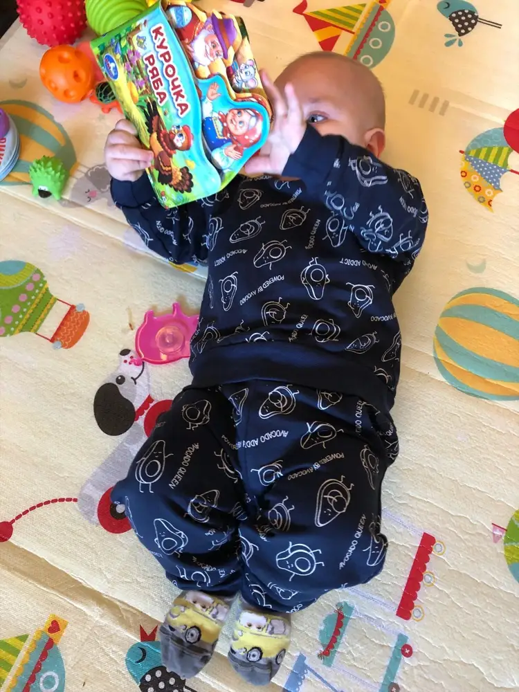 Хороший костюмчик) по размеру хорошо подошёл) единственное,хотелось бы не такую тугую резинку наштанишках,тем более,что есть шнурочки