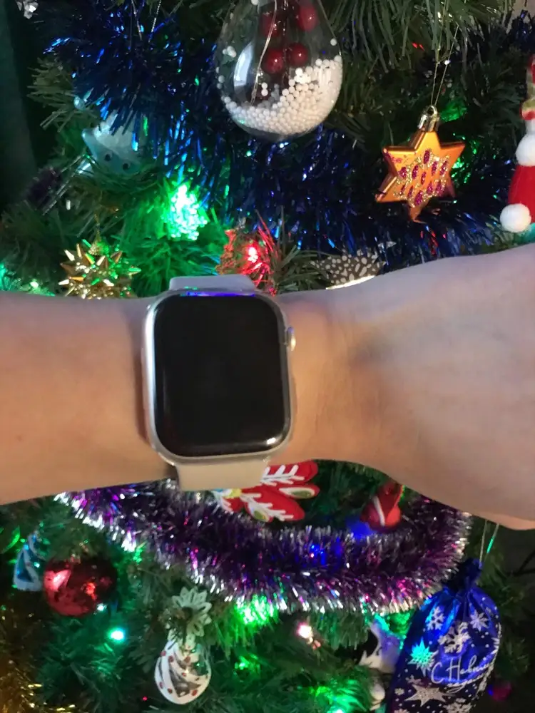 Отличный чехол, особенно за такую цену! На Apple Watch 7 45 mm подошли идеально. Рекомендую! 