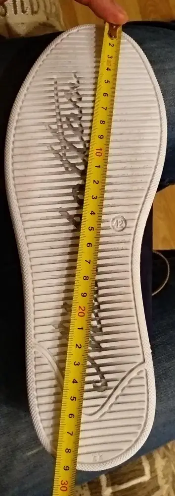 Туфли по качеству хорошие, но размер явно не тот. Даже если сослаться на толщину стенок (!), то для 42 размера длина в 28-29 см, явно много.