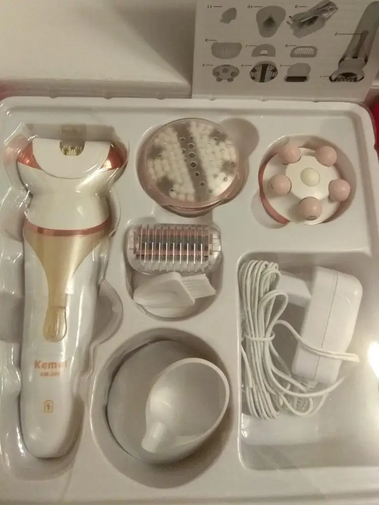 Эпилятор отличный. Полный комплект, заряжен. Массажёр для лица очень приятный, щёточка мягкая. Другие насадки тоже хорошо работают. Спасибо производителю и Вайлдберриз