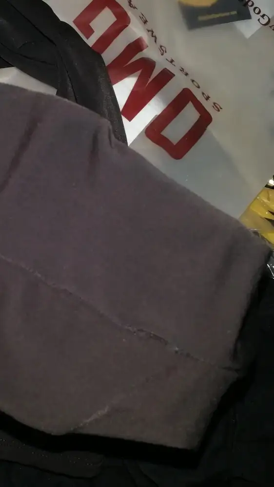 Сидят просто супер. Утягмвают животик. Ткань приятная, совсем не чувствуется на теле, для тренировок самое то. Но что с нитками??? За такую цену хочется, чтобы потерпели хотя бы год, а тут нитки рвутся просто от примерки. Ужасное качество ниток!!!