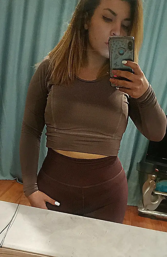 Всё таки натянула на свои бедра 98 М размер . Получилось 😂 Рада ...всё оставляю ... Качество конечно 🔥 огонь,приятные на ощупь,мягкие ,плотные ,дышат .