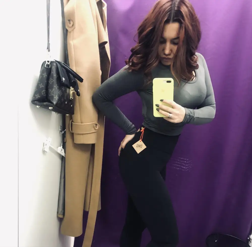 Лосины очень понравились, очень приятные к телу, одеваются с усилием, но зато садятся как вторая кожа.. очень довольна, на свой 44 взяла М..