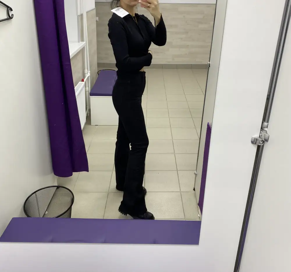 Джинсы супер, ткань плотная и мягкая, как и должно быть…из 10 пар выбрала эти, цена вообще смешная