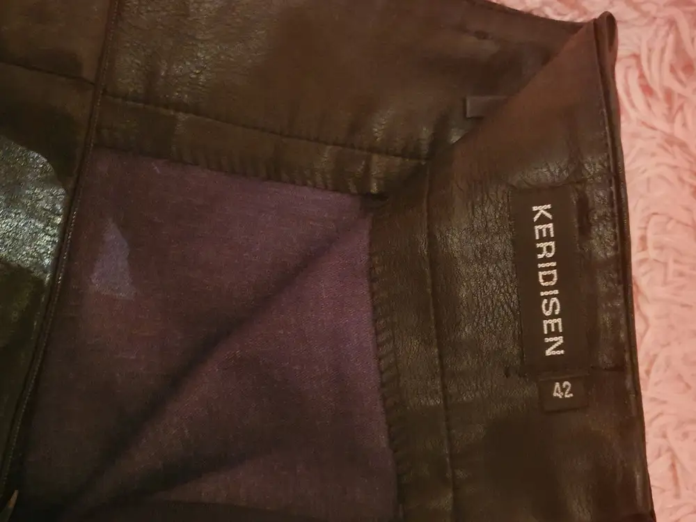 Хорошая плотная юбка. Только с размерностью неразбериха. Ношу 44 -46, заказала 46-48, он подошёл, а на юбке маркировка 42.