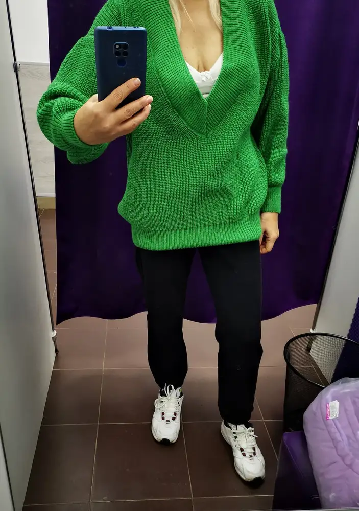 Ужасный оверсайз!!!
Ну не может 42 носить 50!!!