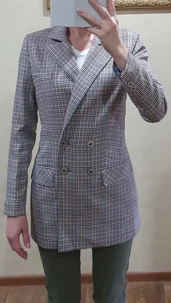 Классный пиджак,качество отличное,на 42размер xs сел хорошо.