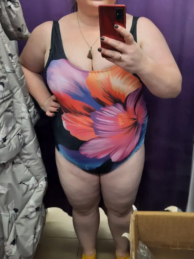 Понравился , но не на мою фигуру . У кого живот не подойдёт